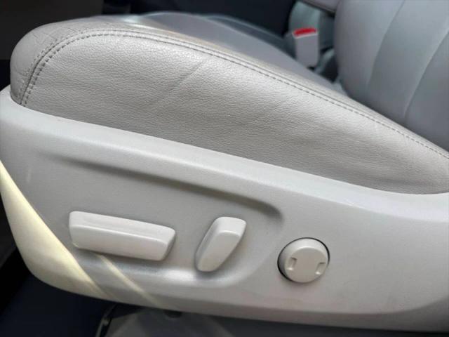 2013 Toyota Sienna XLE V6 8 Passenger