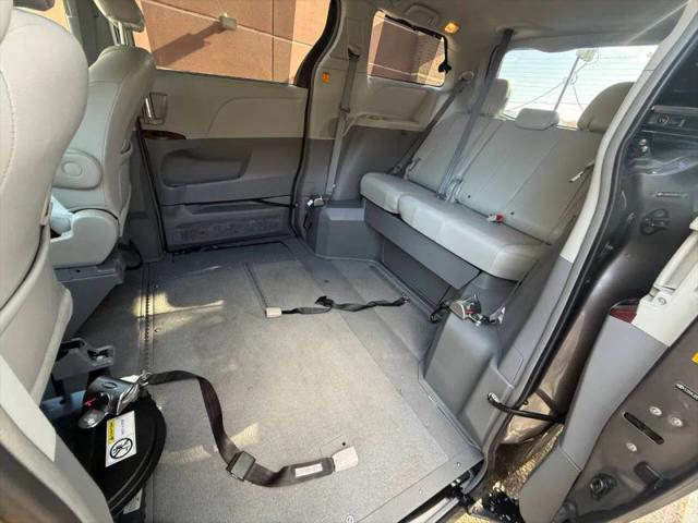 2013 Toyota Sienna XLE V6 8 Passenger