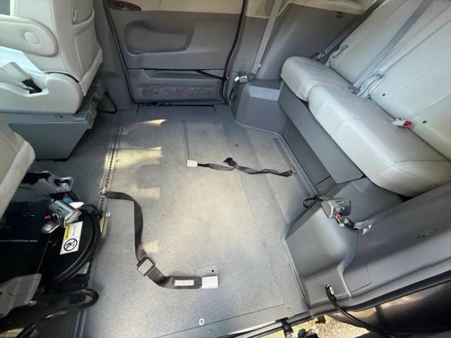2013 Toyota Sienna XLE V6 8 Passenger