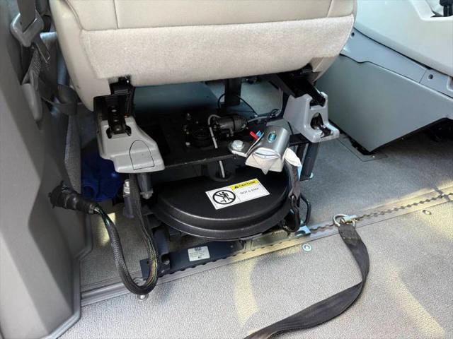 2013 Toyota Sienna XLE V6 8 Passenger