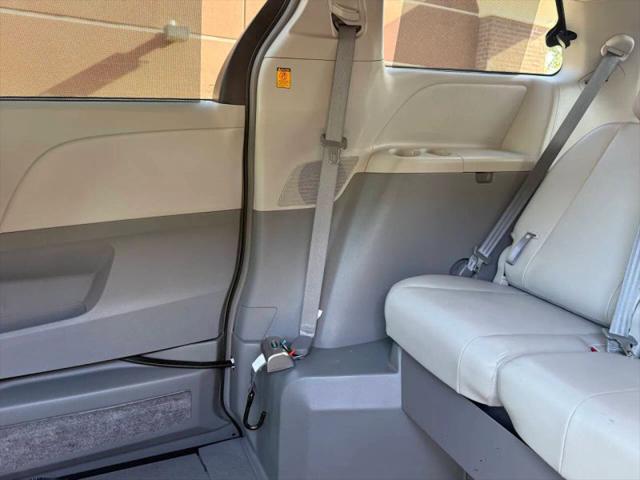 2013 Toyota Sienna XLE V6 8 Passenger