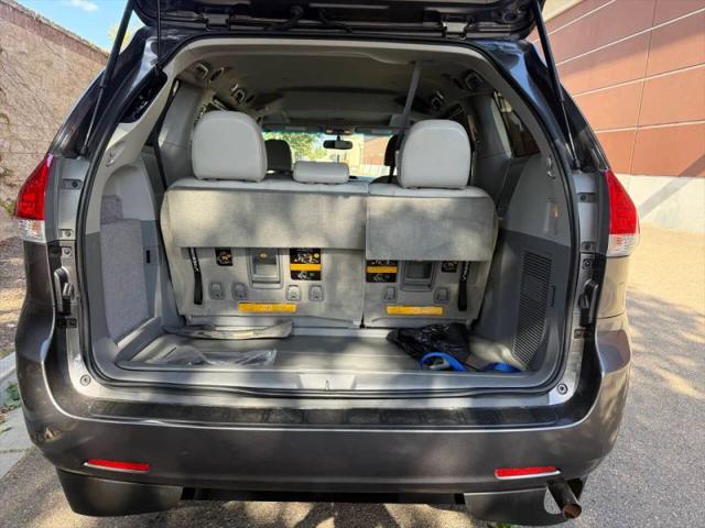 2013 Toyota Sienna XLE V6 8 Passenger