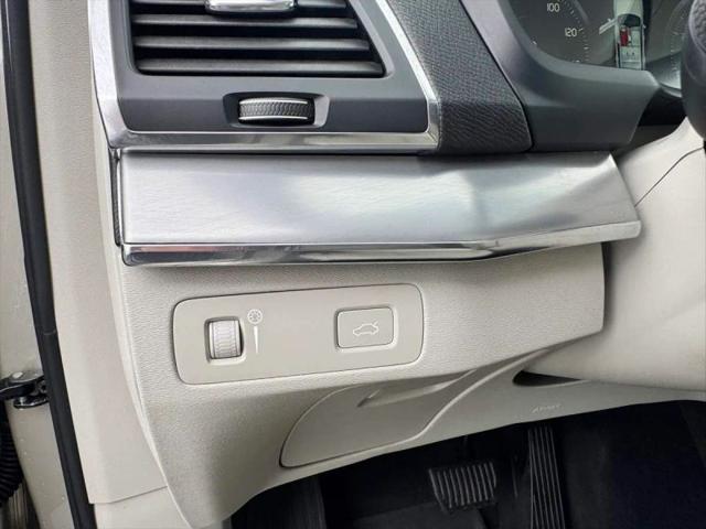 2016 Volvo XC90 T5 Momentum