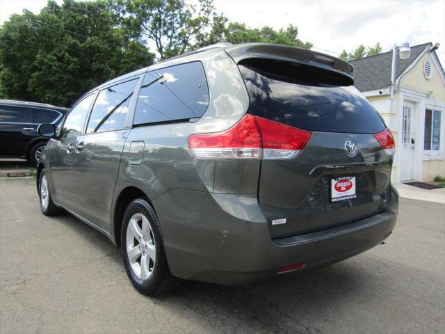 2013 Toyota Sienna LE V6 8 Passenger