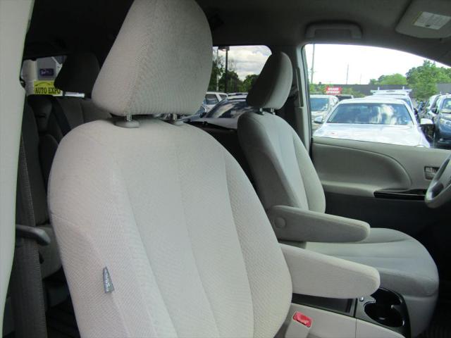 2013 Toyota Sienna LE V6 8 Passenger