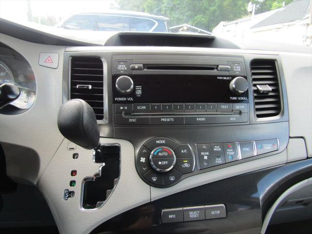 2013 Toyota Sienna LE V6 8 Passenger