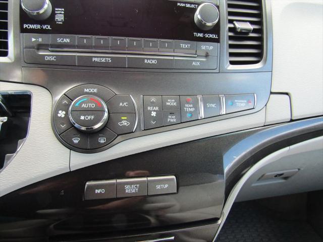 2013 Toyota Sienna LE V6 8 Passenger