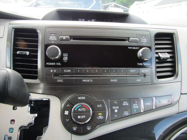 2013 Toyota Sienna LE V6 8 Passenger