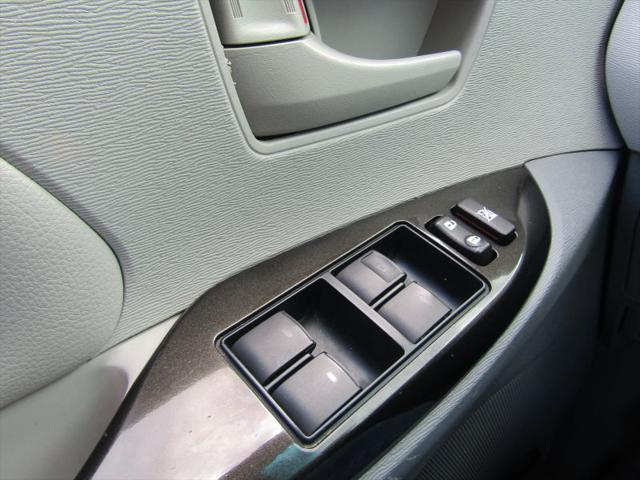 2013 Toyota Sienna LE V6 8 Passenger