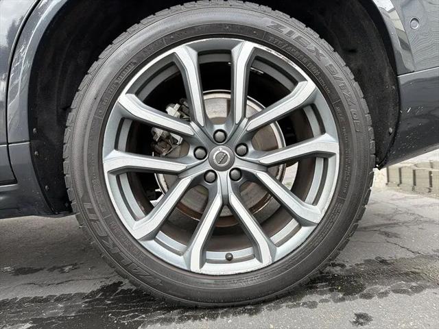 2017 Volvo XC90 T6 Momentum