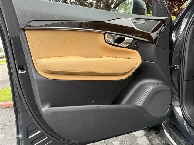 2017 Volvo XC90 T6 Momentum
