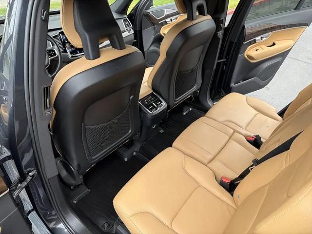 2017 Volvo XC90 T6 Momentum