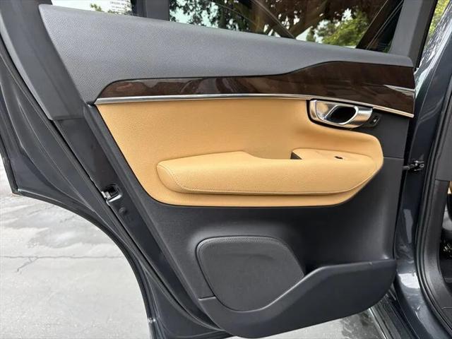 2017 Volvo XC90 T6 Momentum
