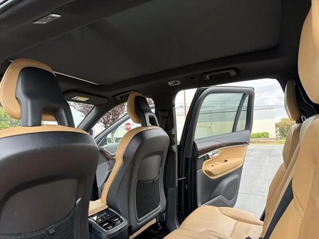 2017 Volvo XC90 T6 Momentum