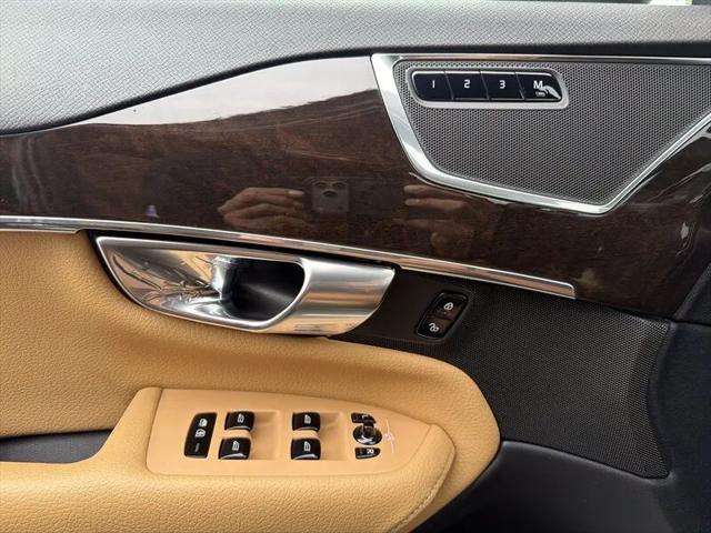2017 Volvo XC90 T6 Momentum