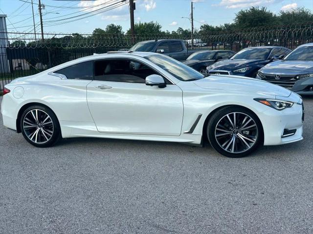 2022 INFINITI Q60 LUXE