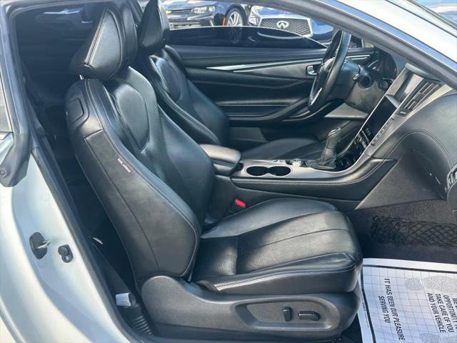 2022 INFINITI Q60 LUXE