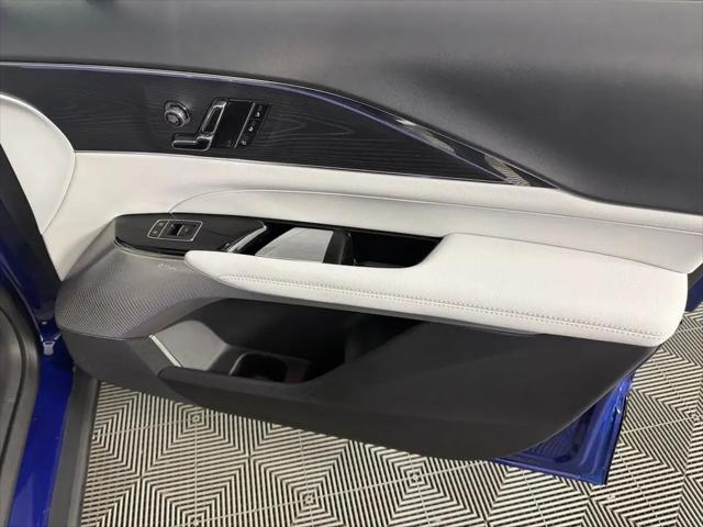 2024 Cadillac iQ Luxury w/1SD