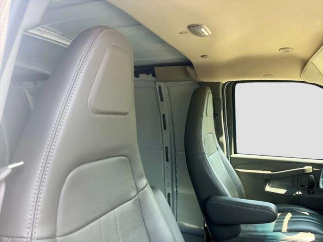 2025 GMC Savana Cargo RWD 3500 Extended Wheelbase Work Van