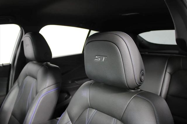 2025 Buick NV Sport Touring FWD