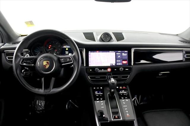 2022 Porsche Macan Macan