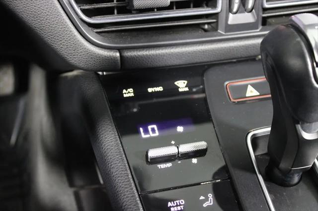 2022 Porsche Macan Macan