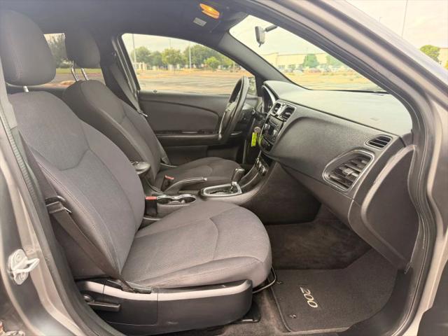 2012 Chrysler 200 LX