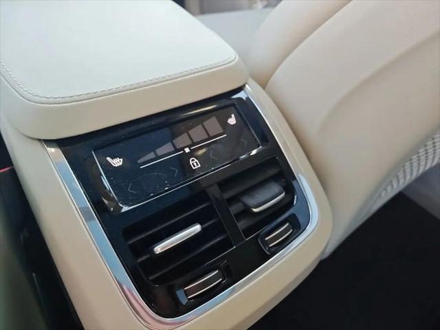 2024 Volvo XC90 B6 Plus Bright Theme 7-Seater