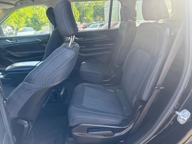 2023 Jeep Grand Cherokee L Laredo 4x4