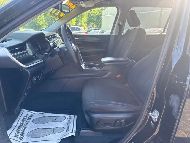 2023 Jeep Grand Cherokee L Laredo 4x4