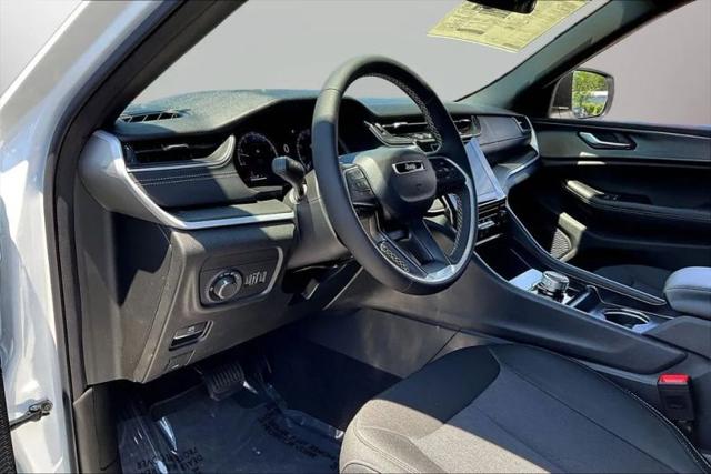 2026 Jeep Grand Cherokee L Laredo 4x4