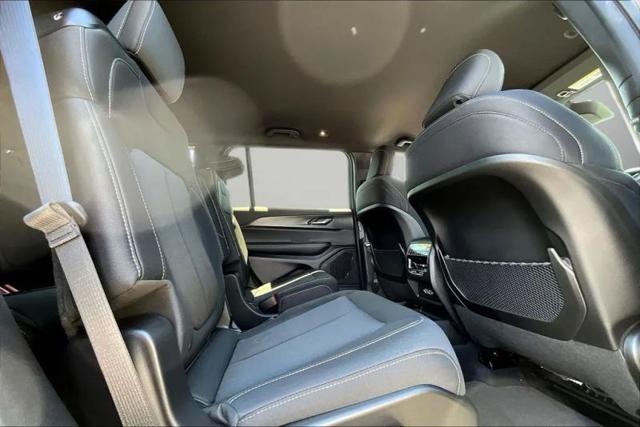 2026 Jeep Grand Cherokee L Laredo 4x4