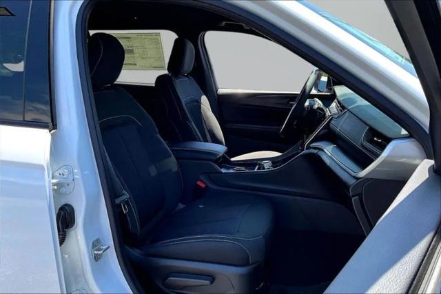 2026 Jeep Grand Cherokee L Laredo 4x4
