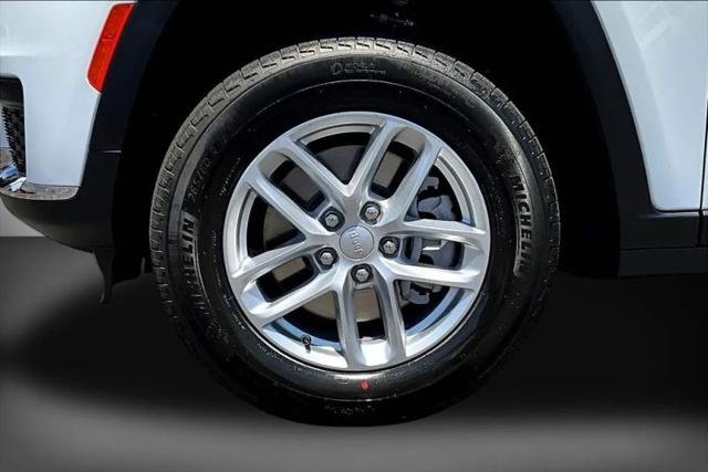 2026 Jeep Grand Cherokee L Laredo 4x4