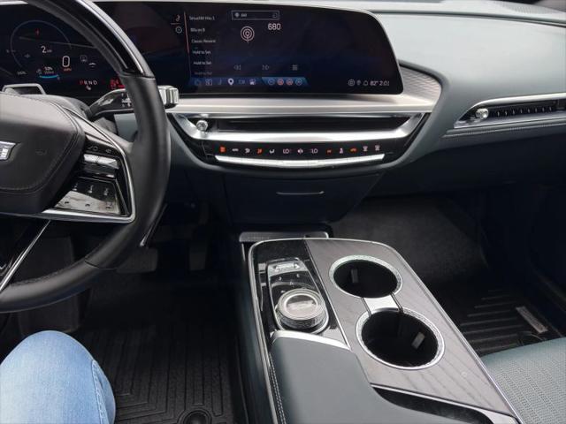 2024 Cadillac iQ Luxury w/1SE