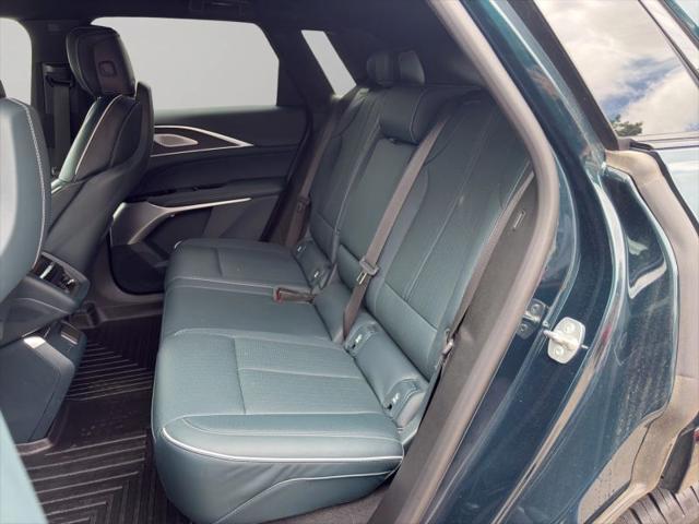 2024 Cadillac iQ Luxury w/1SE
