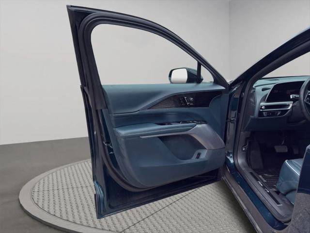 2024 Cadillac iQ Luxury w/1SE