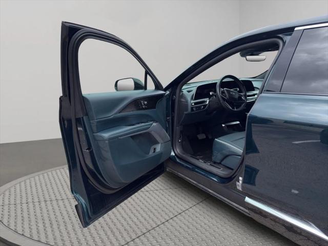 2024 Cadillac iQ Luxury w/1SE