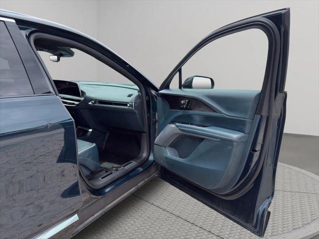 2024 Cadillac iQ Luxury w/1SE