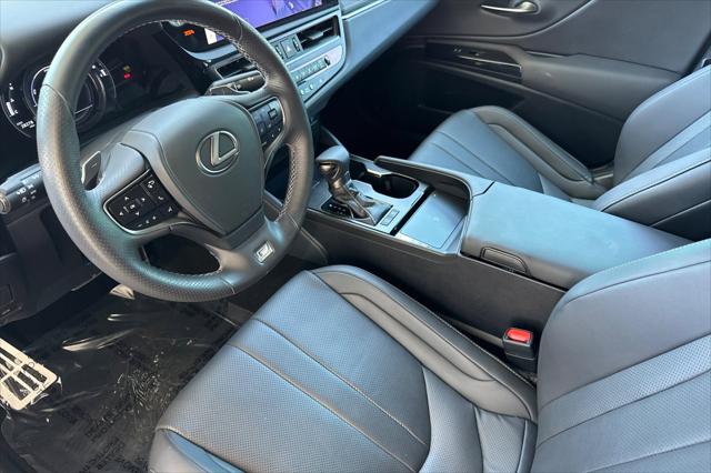 2023 Lexus ES 300h F SPORT Handling