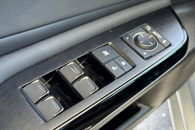 2023 Lexus ES 300h F SPORT Handling