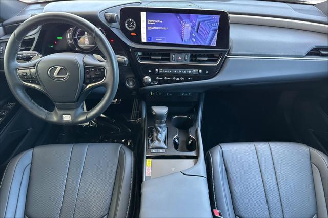 2023 Lexus ES 300h F SPORT Handling