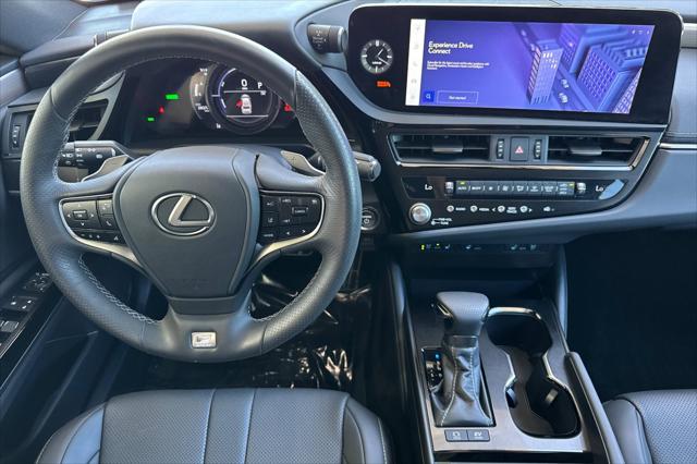2023 Lexus ES 300h F SPORT Handling