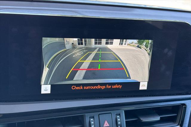 2023 Lexus ES 300h F SPORT Handling