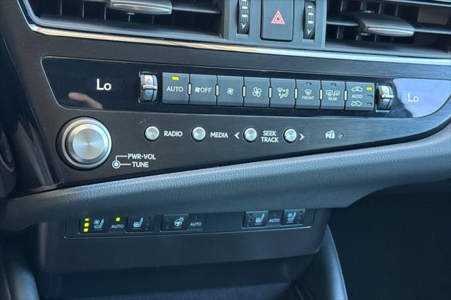 2023 Lexus ES 300h F SPORT Handling