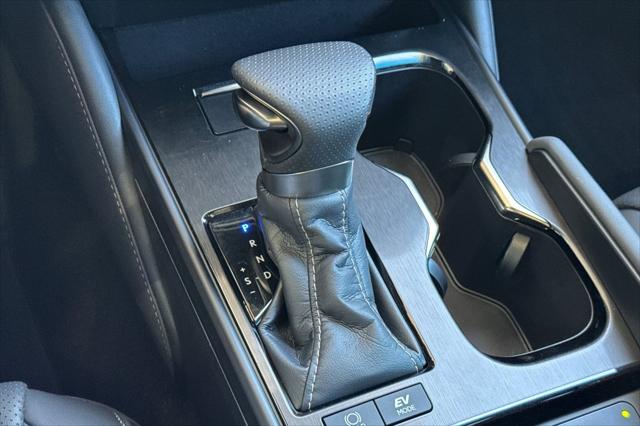 2023 Lexus ES 300h F SPORT Handling