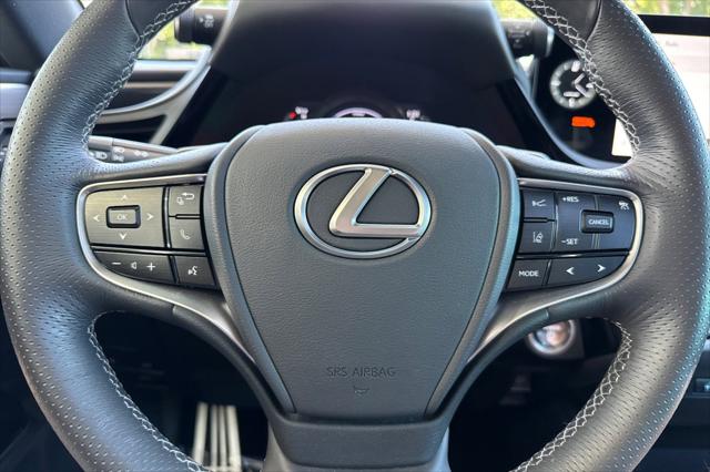 2023 Lexus ES 300h F SPORT Handling