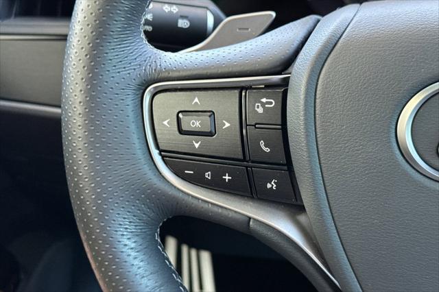 2023 Lexus ES 300h F SPORT Handling