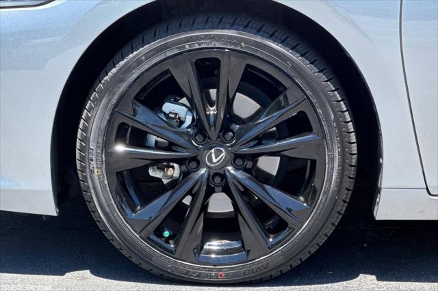 2023 Lexus ES 300h F SPORT Handling