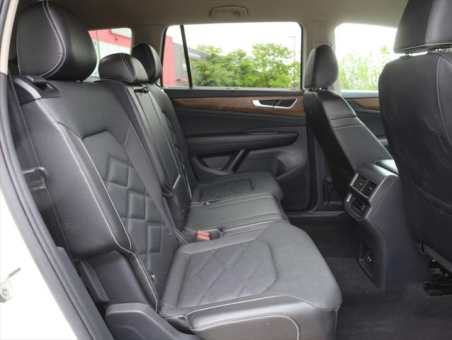 2025 Volkswagen Atlas 2.0T SE w/Technology